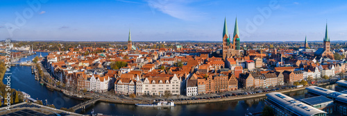 Blaue Trave - Skyline der Hansestadt Lübeck