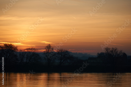 Der erste Sonnenstrahl