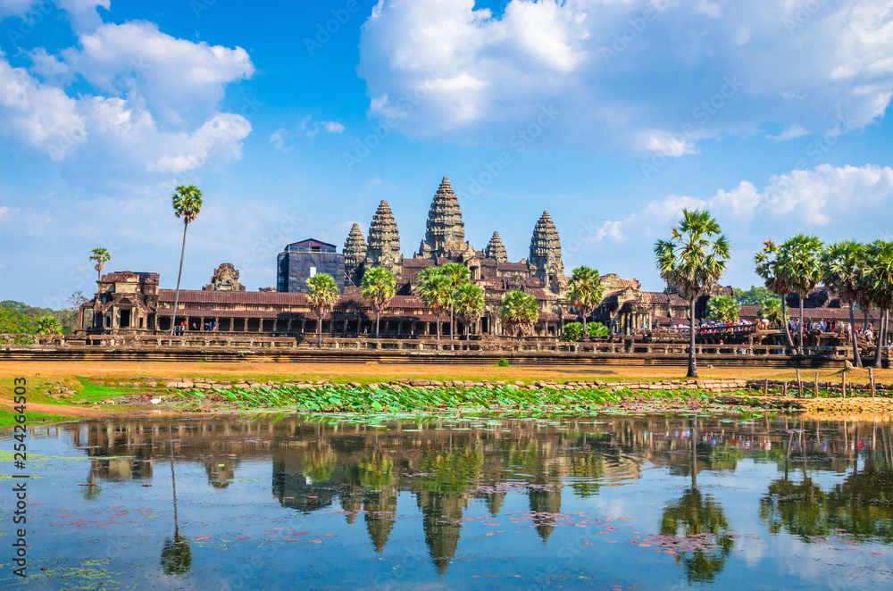 Obraz premium Kompleks starożytnej świątyni Angkor Wat, Siem Reap, Kambodża.