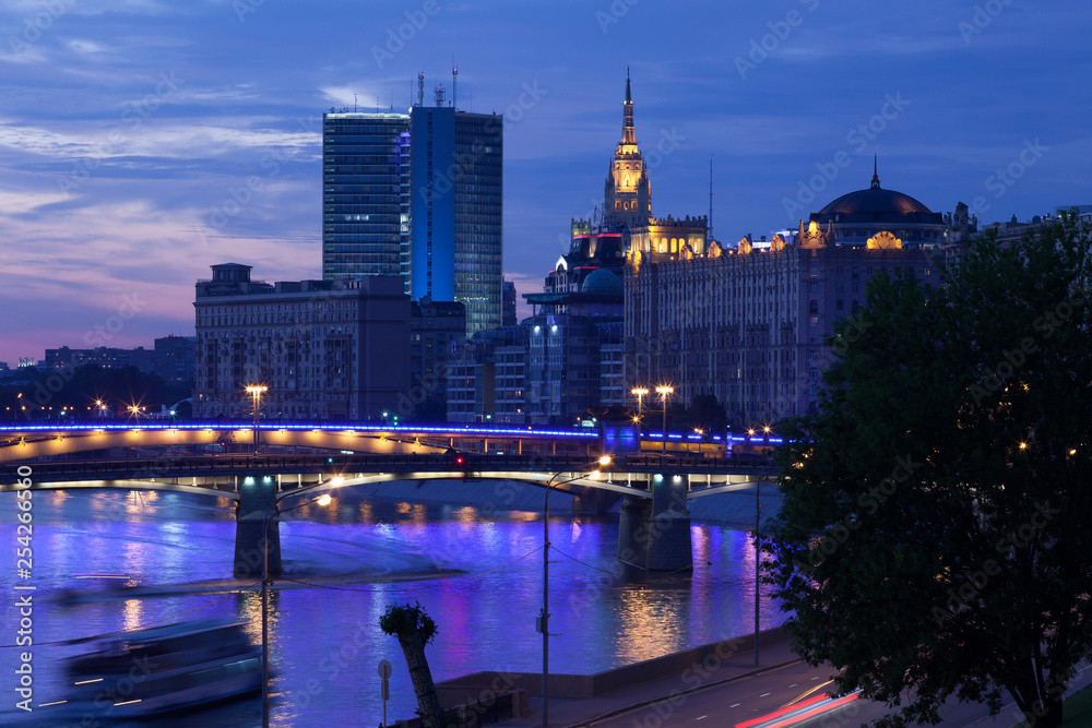 Fototapeta premium Moscow evening landscape with bridges on Moscow-river