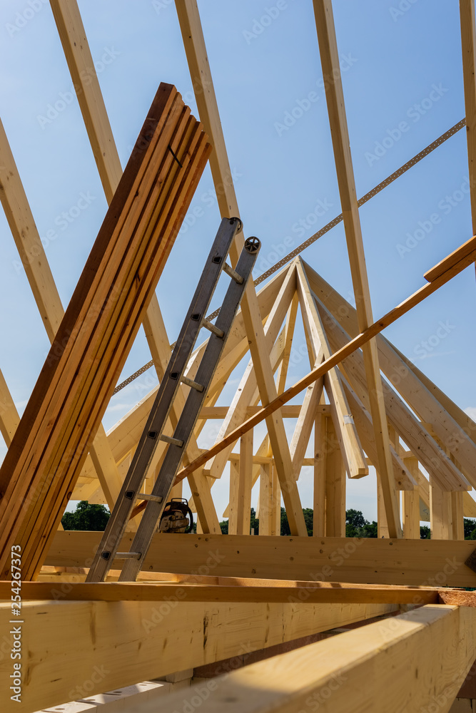 Dachbau eines neuen Wohnhauses Dachbau eines neuen Wohnhauses