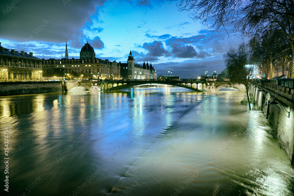 Paris, Night view from Pont d'Arcole Paris, Night view from Pont d'Arcole