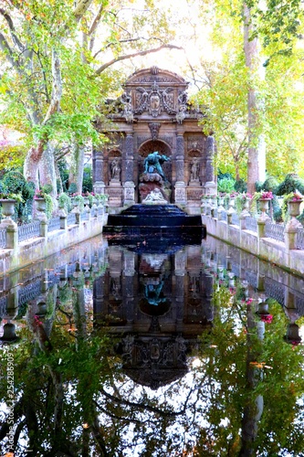 Fototapeta Fontaine medicis jardin du Luxembourg