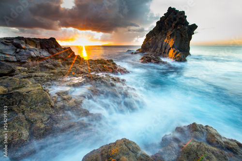 Fototapeta Naklejka Na Ścianę i Meble -  Beautiful sunrise at ocean coast