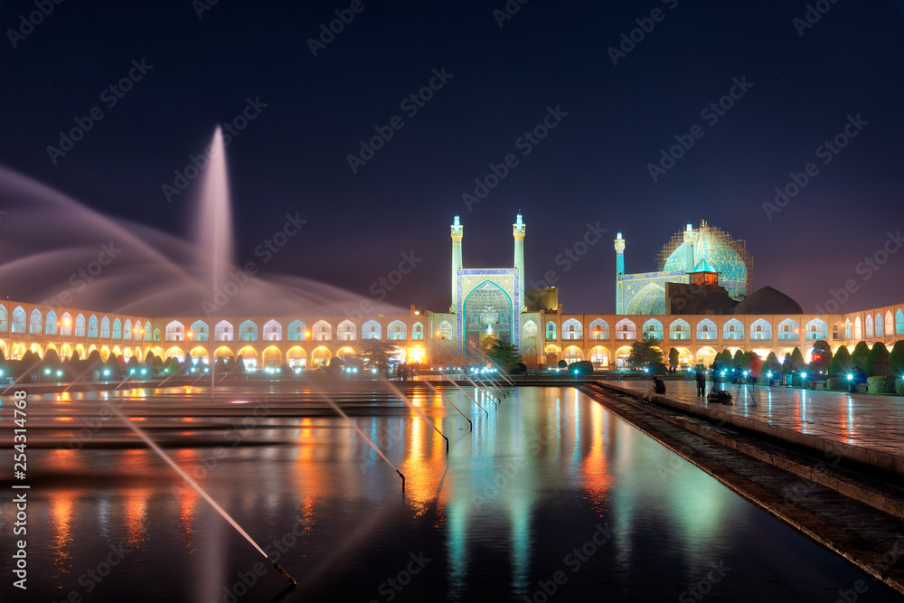 Obraz premium Naqsh-e Jahan Square in Isfahan, Iran, taken in Januray 2019 taken in hdr