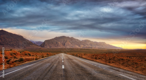 Tableau sur toile Road through the Zagros Mountains in South Iran taken in January 2019 taken in h