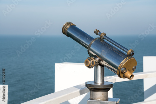An public binoculars