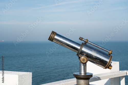 An public binoculars