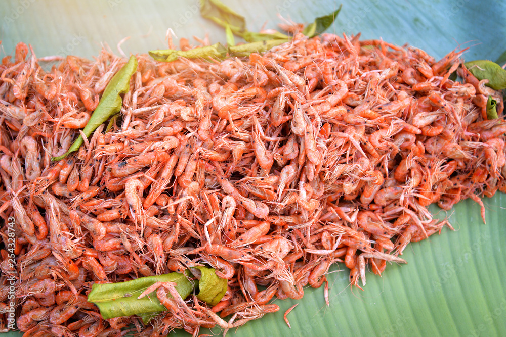 Fototapeta premium Small shrimps fried Crispy with Seasoning bergamot leaf