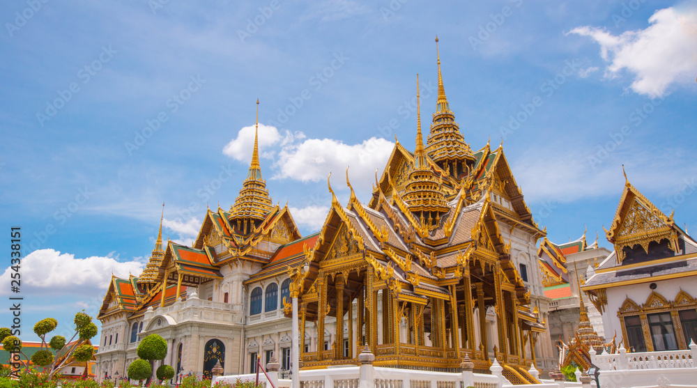 Obraz premium Phra Kaew Temple and the Royal Palace of Thailand