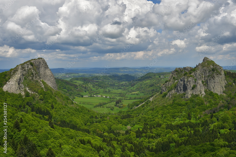 Roche Tuillière et Sanatoire ( Puy de Dôme )