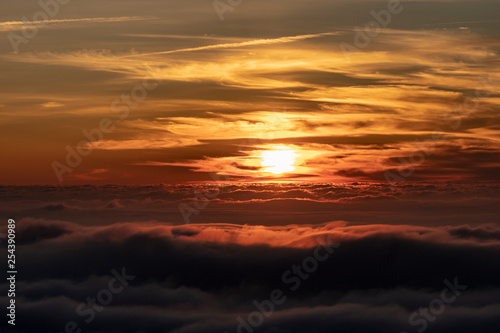 Fototapeta Naklejka Na Ścianę i Meble -  月山八合目駐車場から見る雲海　夕焼け