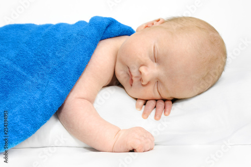 Baby boy sleeping on a white blanket © Trutta