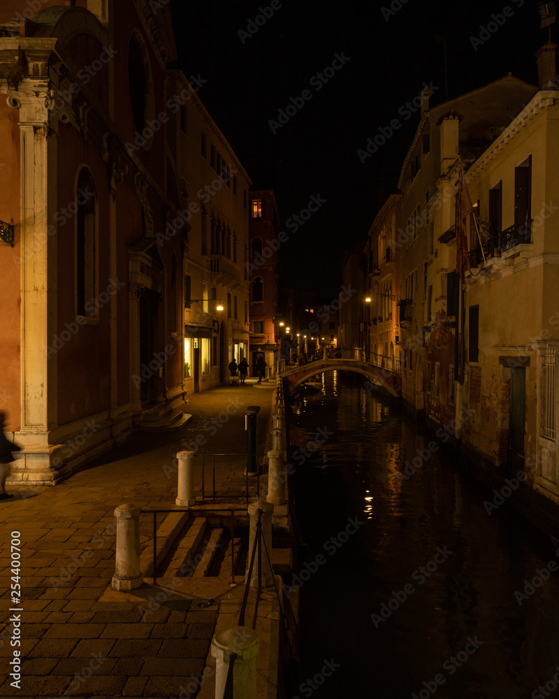 Kanal von Venedig bei Nacht 