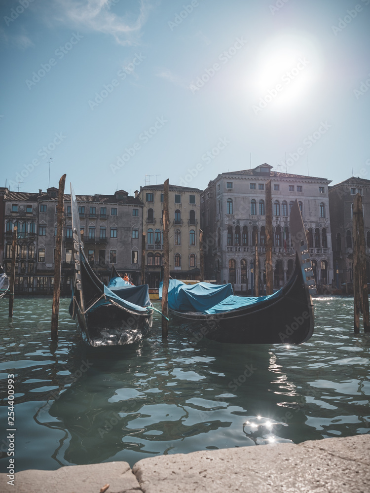 Gondeln am Canal Grande von Venedig