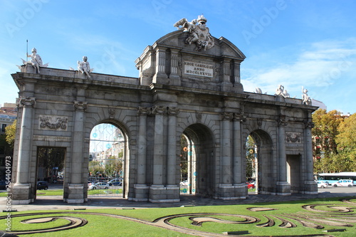 puerta de al cala 