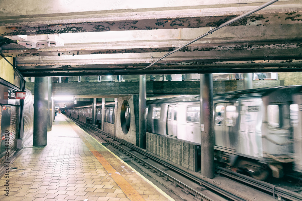 Naklejka premium Empty subway station with speeding up train in New York City