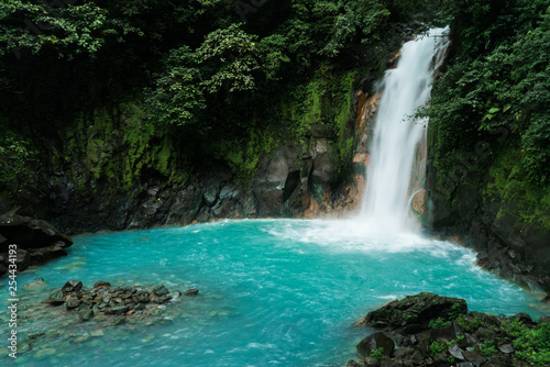 Fototapeta Naklejka Na Ścianę i Meble -  Costa Rica rio celeste vulcano tenorio national park waterfall