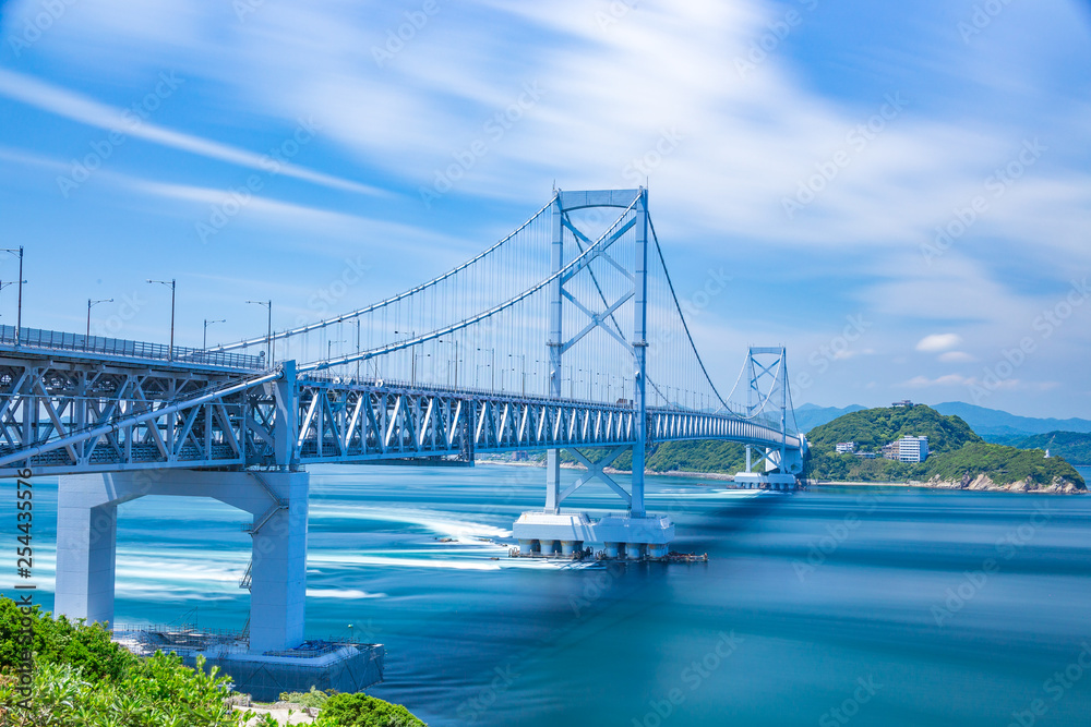 初夏の鳴門大橋 初夏の鳴門大橋