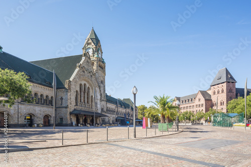 Photos View of the Metz train station with the post office building in the background
