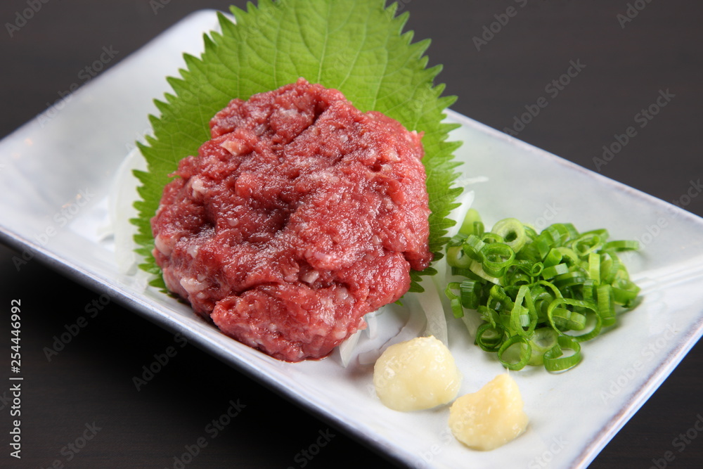 horse meat yukhoe
