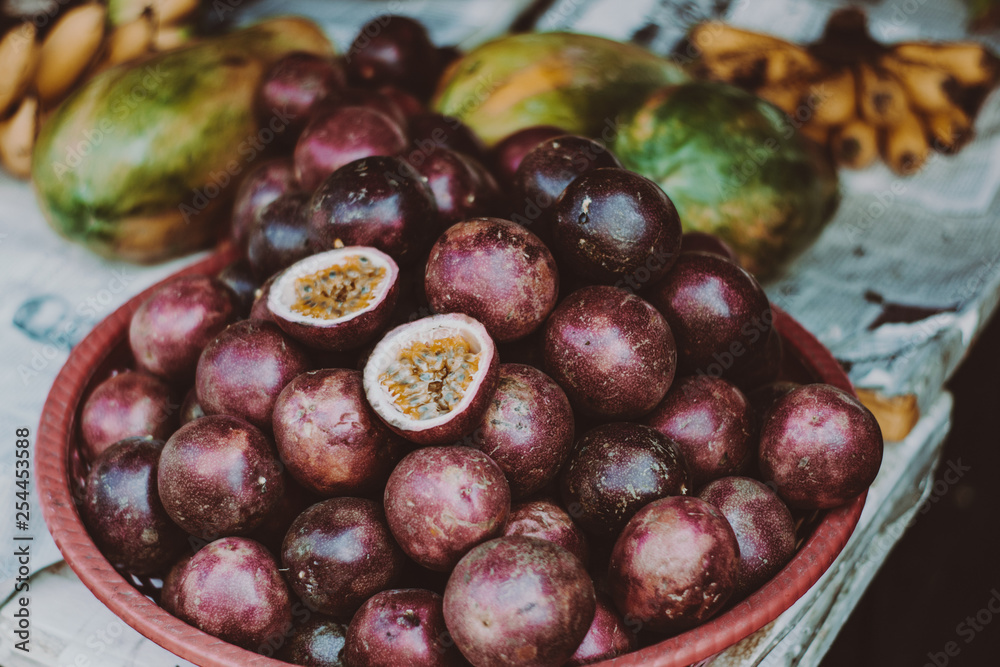 Obraz premium Maracuja auf dem Markt