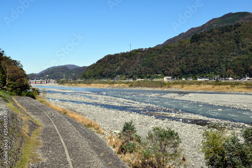 富士川と遊歩道