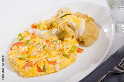 Omelet with cauliflower