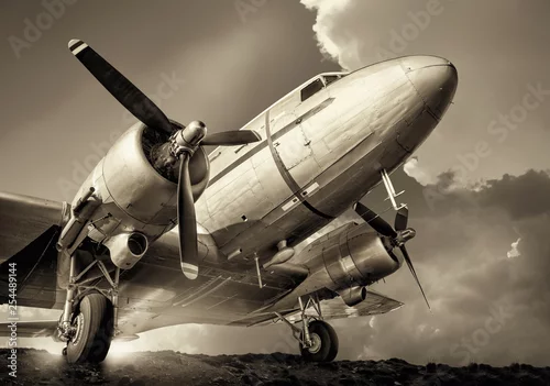 Obraz historyczne samoloty na zachmurzonym niebie