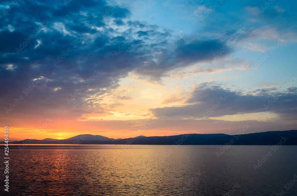 Obraz premium A beautiful sunset at Hydra island Greece