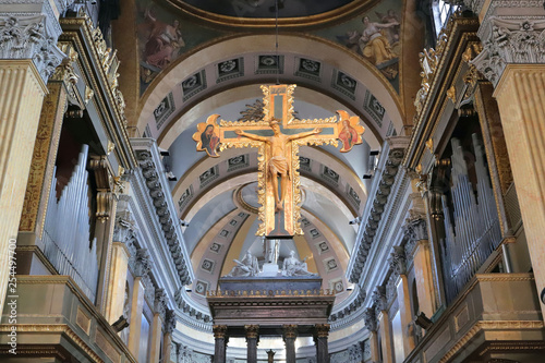 CROCIFISSO NEL DUOMO DI NOVARA IN ITALIA  CRUCIFIX IN THE NOVARA CITY CATHEDRAL IN ITALY 