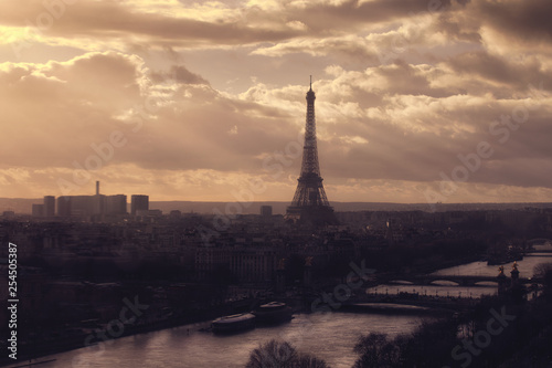 Tour Eiffel au coucher de soleil © seblory