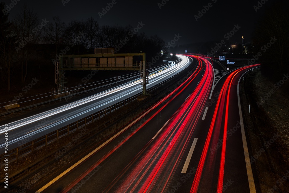 Lichtspuren von Autos auf einer Autobahn, Deutschland