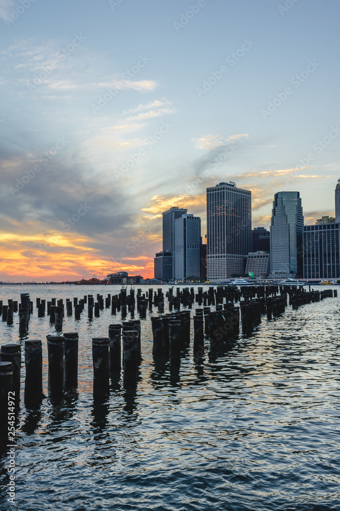 Obraz premium Lower Manhattan skyline scenic view from Brooklyn Bridge Park in New York City during sunset, East River side