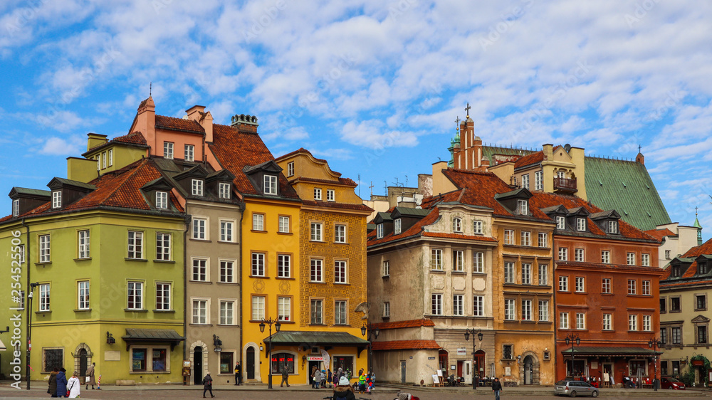Fototapeta premium Castle Square and historic buildings in Old Town. Warsaw, Poland