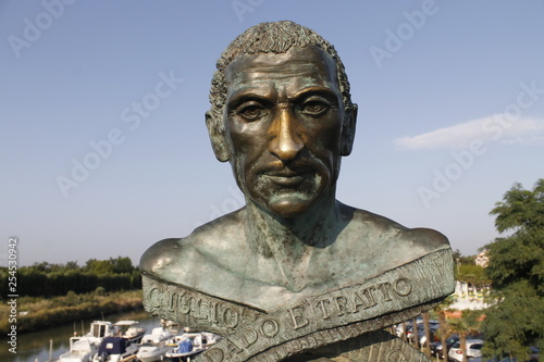  bronze statue of Julius Caesar photo