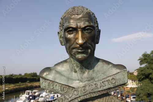 Foto bronze statue of Julius Caesar