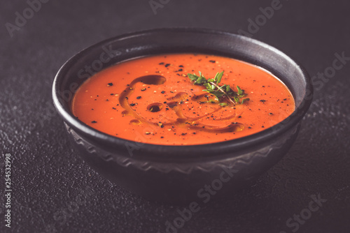 Fotografie Bowl of spicy tomato soup