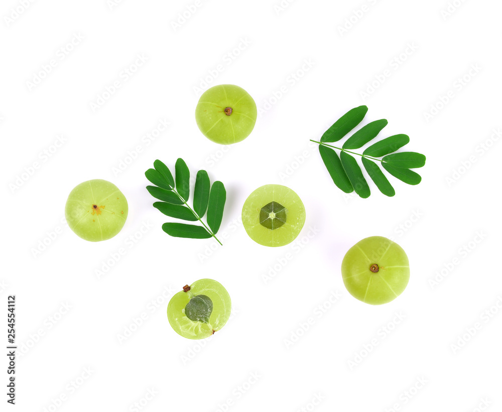 Obraz premium Indian gooseberries on white background