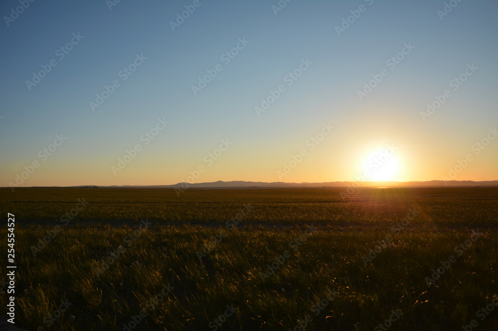 Coucher de soleil dans la prairie de Hulunbuir