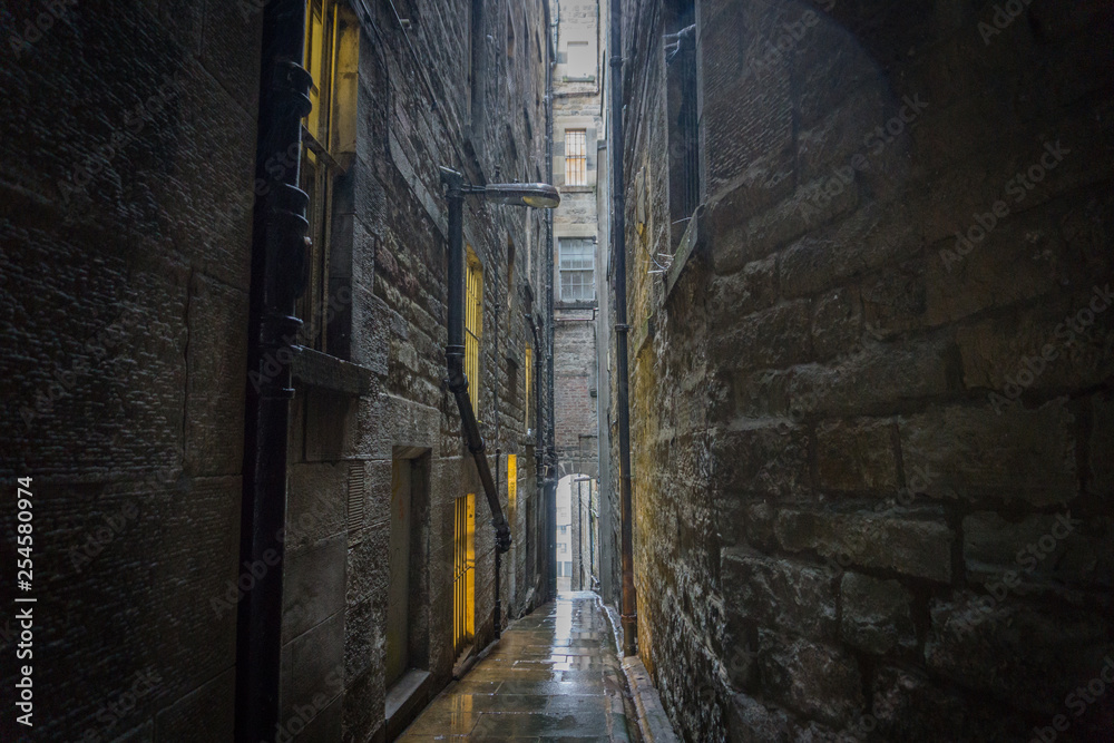 Edinburgh medieval narrow streets - obrazy, fototapety, plakaty 