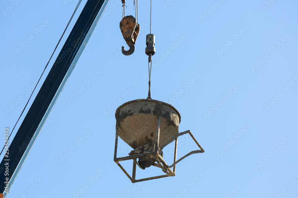 machinery crane hoisting cement mortar mixer bucket containe