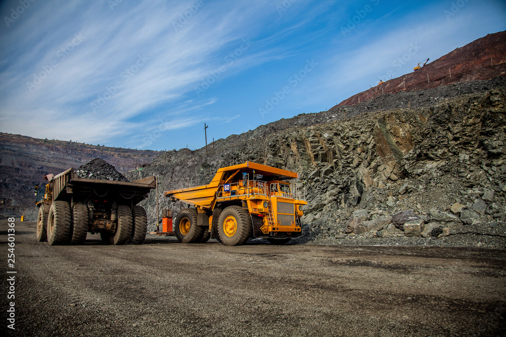 Obraz premium yellow truck in a quarry
