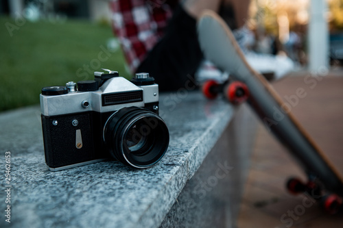 Selective focus of a photo camera in urban settings