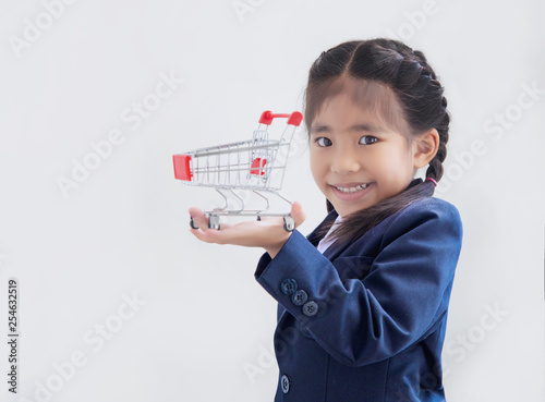 asian kid with shopping cart to present prodcut photo