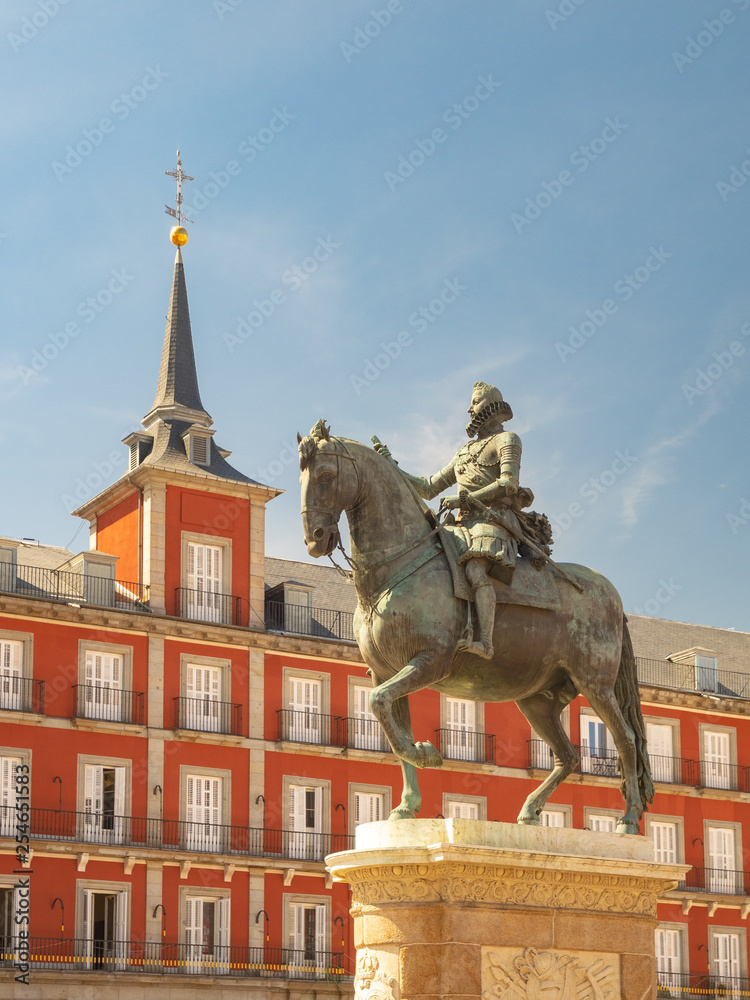 Fototapeta premium Statue of Philip III on Plaza Mayor in Madrid