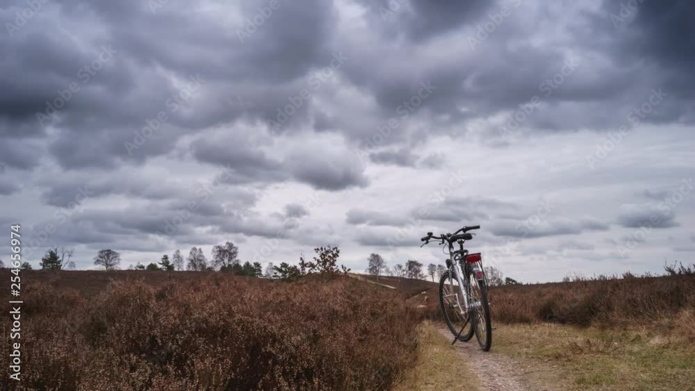 Timelapse Brunsberg Fahrrad dunkle Wolken Timelapse Brunsberg Fahrrad dunkle Wolken