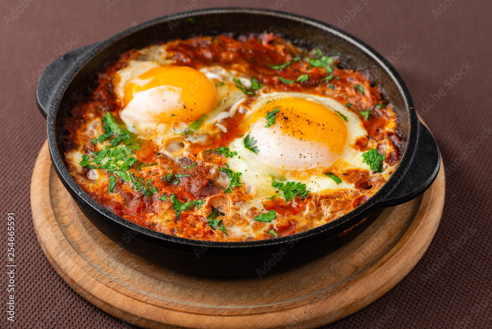 shakshuka in the pan