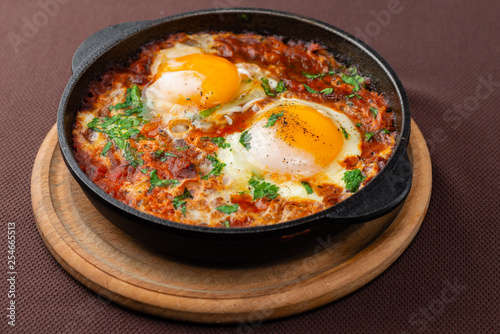 shakshuka in the pan