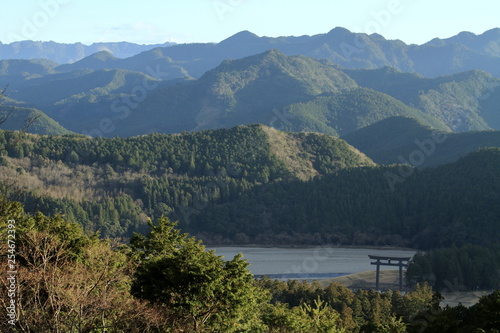 熊野古道から見た熊野本宮大社旧社地大斎原の大鳥居 photo